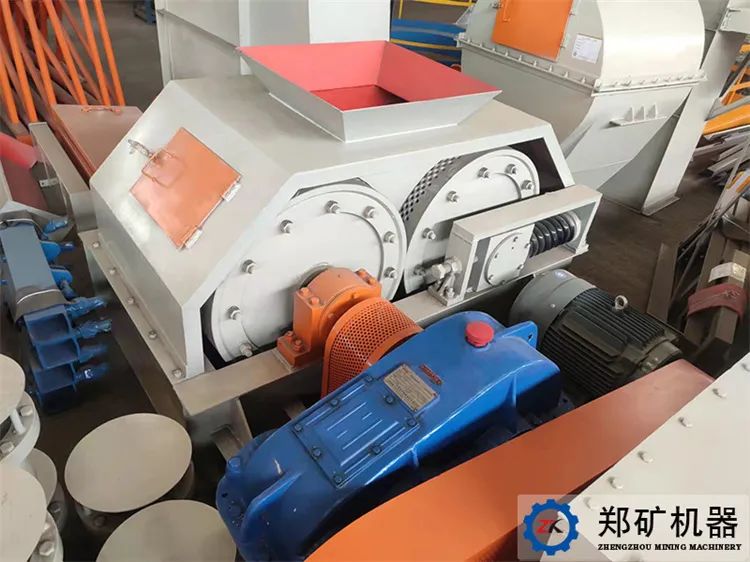 對輥制粒機(jī).jpg 對輥制粒機(jī).jpg